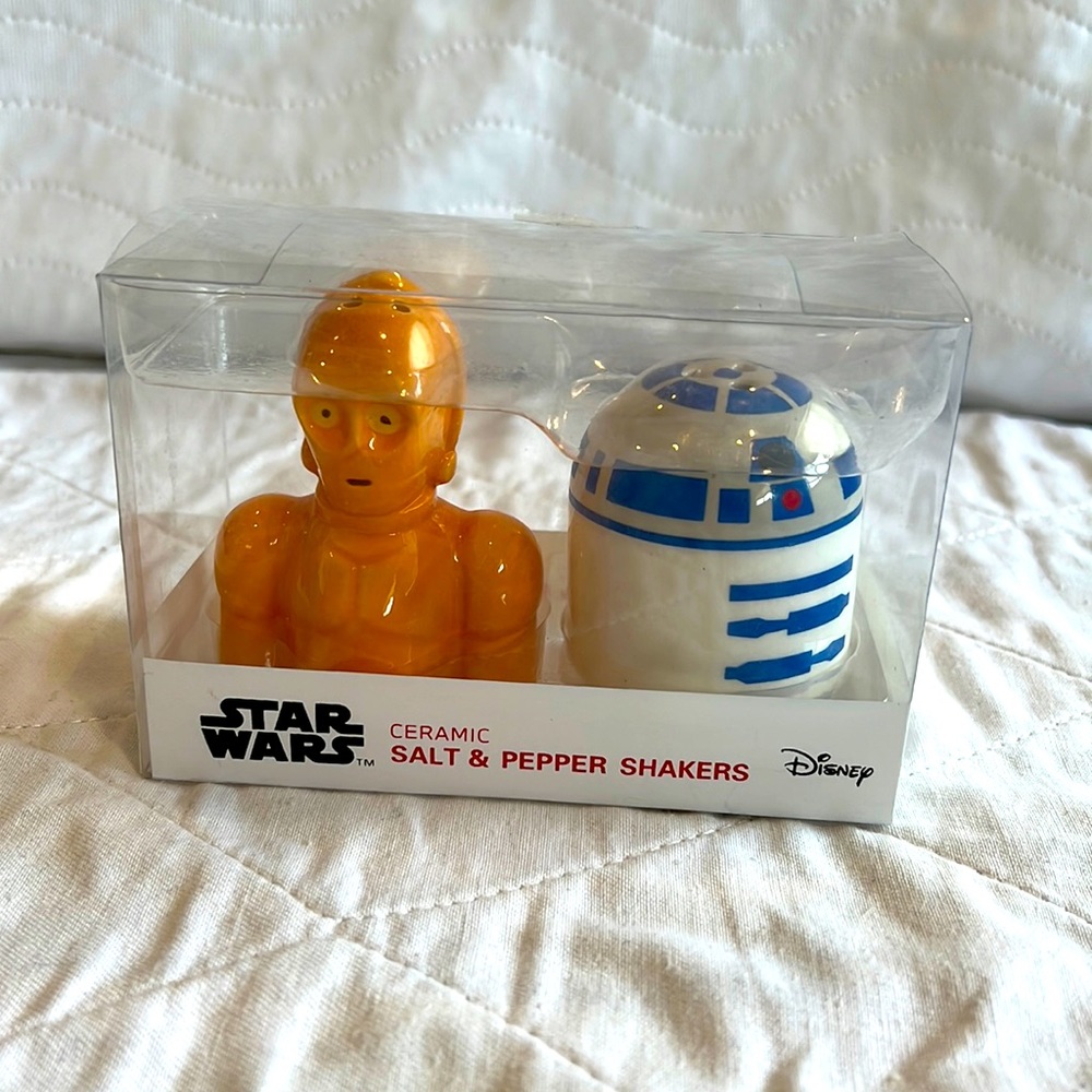 Star Wars C-3PO and R2-D2 Ceramic Salt 🧂 and Pepper Shakers NWT - Picture 2 of 7